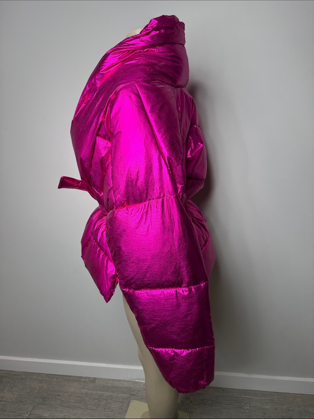 AKIRA Metallic Hot Pink Wrap Puffer Jacket - Picture 3 of 6